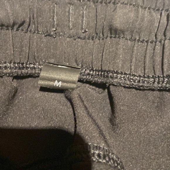 Lululemon pace breaker shorts 7” medium - Picture 3 of 4